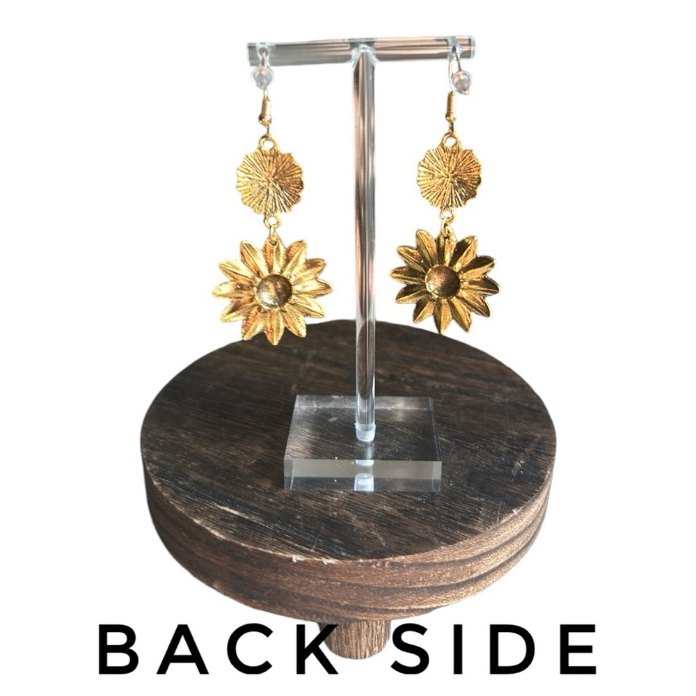 Vintage Sunflower Design Dangle Pierced
Earrings Gold Tone Zinc Alloy NWOT - Picture 4 of 10